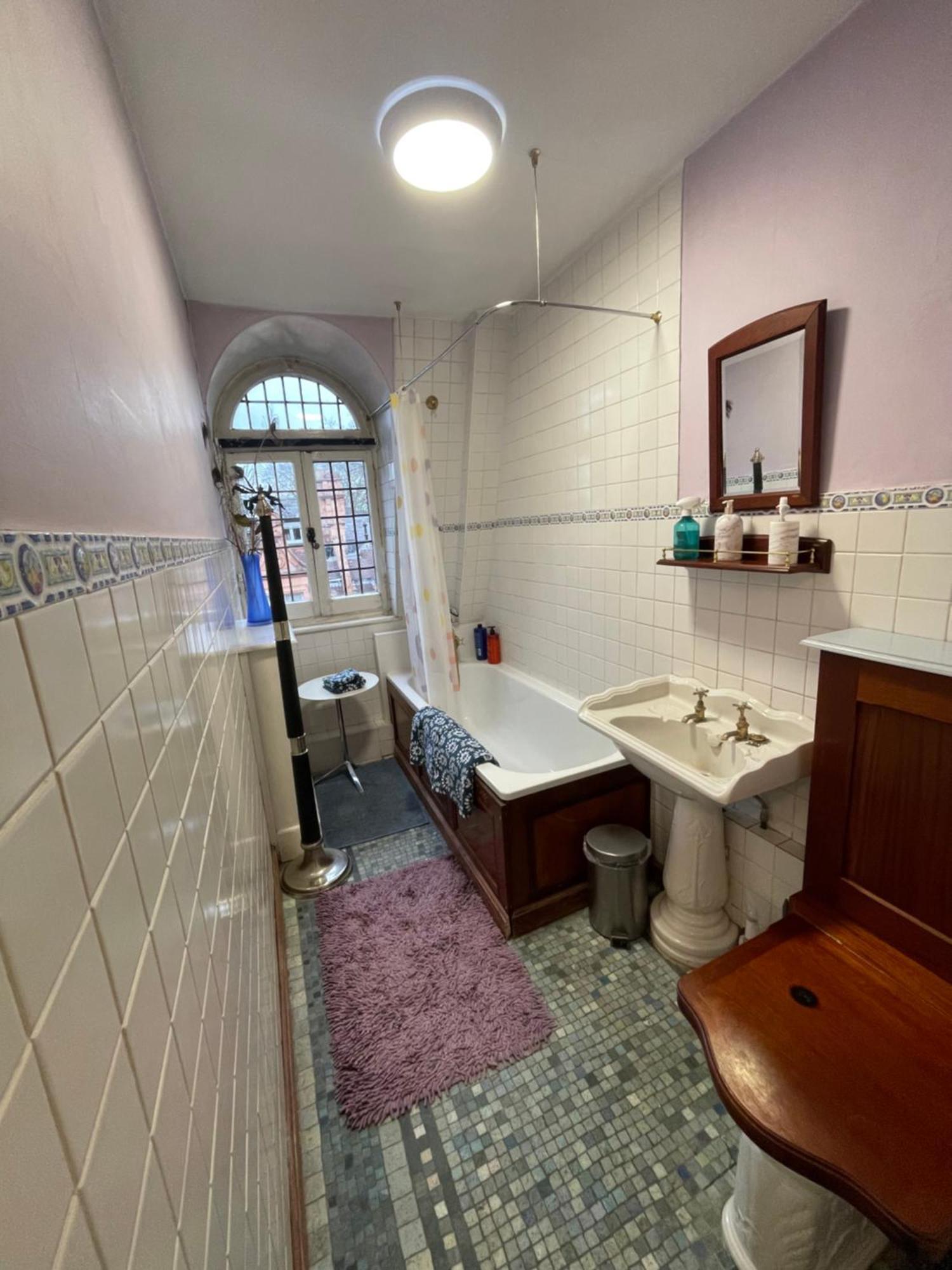 Privatunterkunft Perfect Location Double In Former Monastery! London